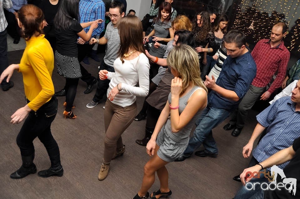 Dans şi distracţie în Blondy's Art Cafe, 