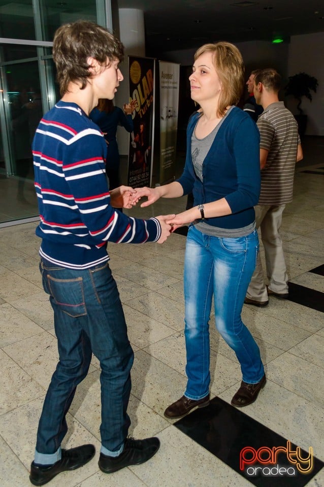 Dans şi distracţie în Blondy's Art Cafe, 