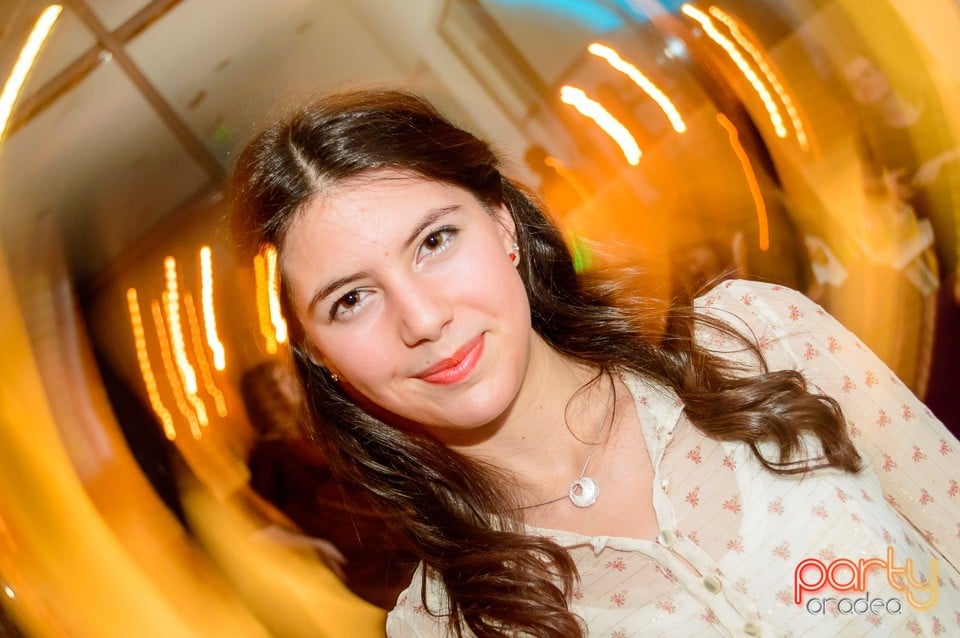 Dans şi distracţie în Blondy's Art Cafe, 