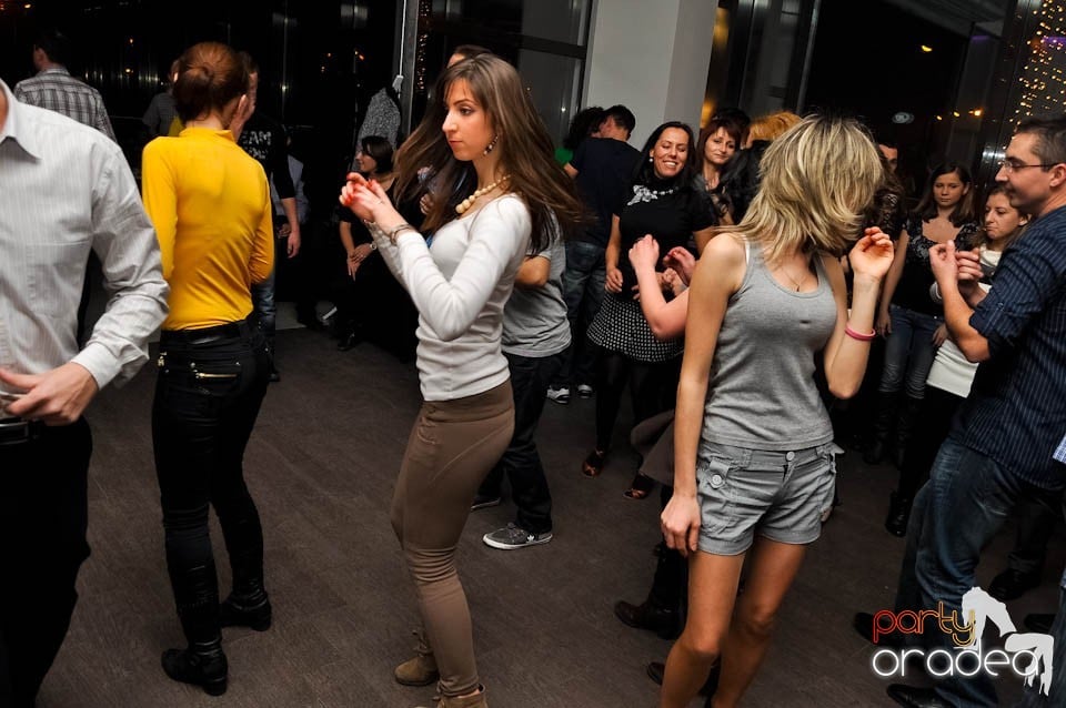 Dans şi distracţie în Blondy's Art Cafe, 