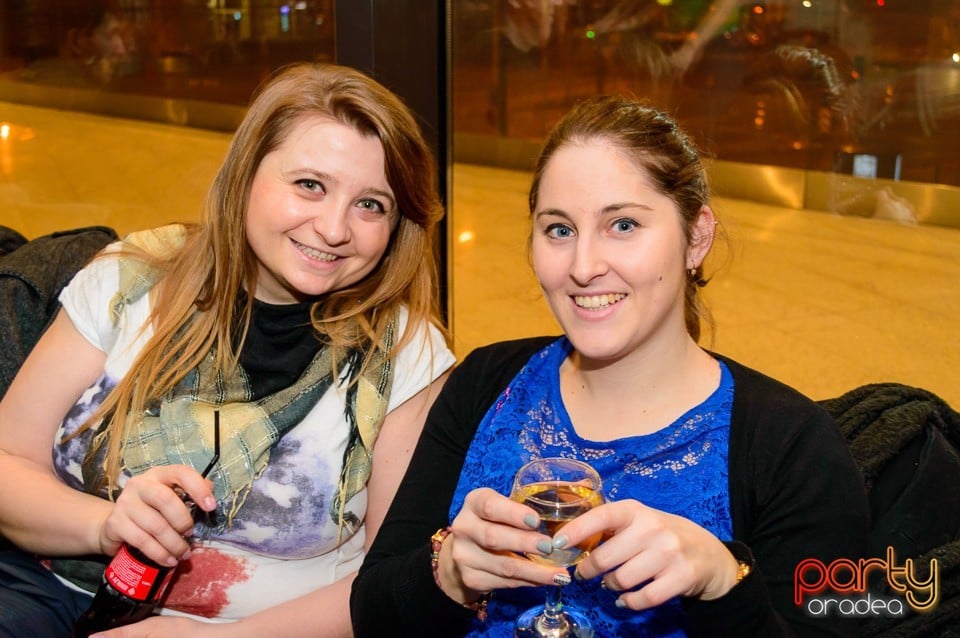 Dans şi distracţie în Blondy's Art Cafe, 