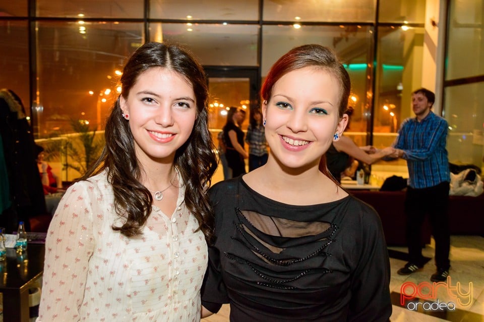 Dans şi distracţie în Blondy's Art Cafe, 