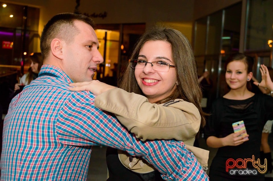 Dans şi distracţie în Blondy's Art Cafe, 