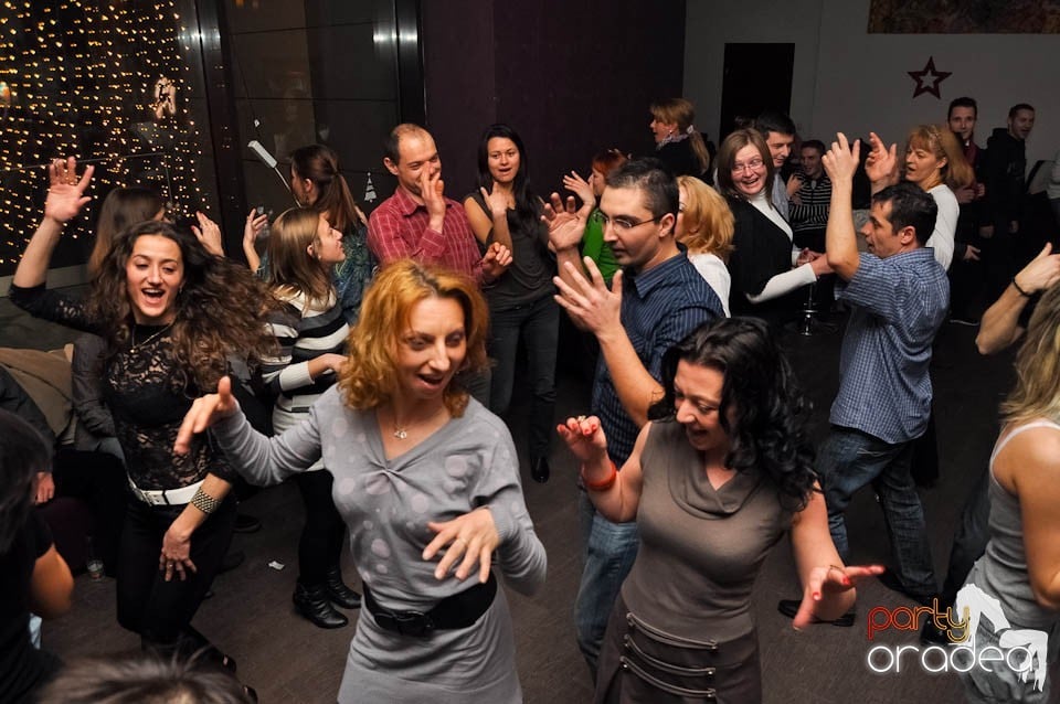 Dans şi distracţie în Blondy's Art Cafe, 