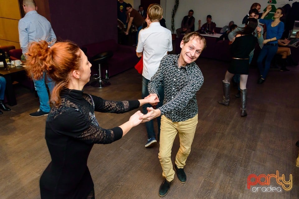 Dans şi distracţie în Blondy's Art Cafe, 