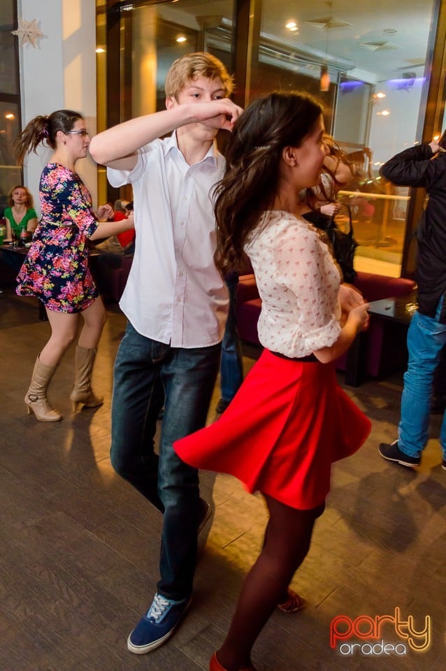 Dans şi distracţie în Blondy's Art Cafe, 