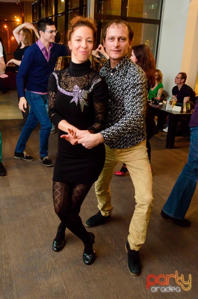 Dans şi distracţie în Blondy's Art Cafe, 