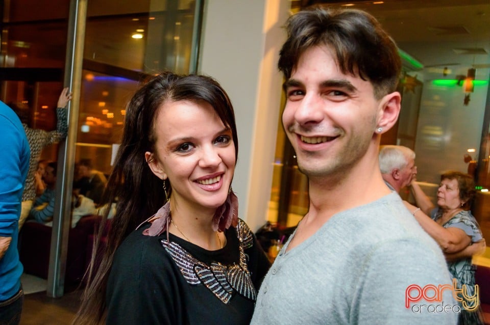 Dans şi distracţie în Blondy's Art Cafe, 