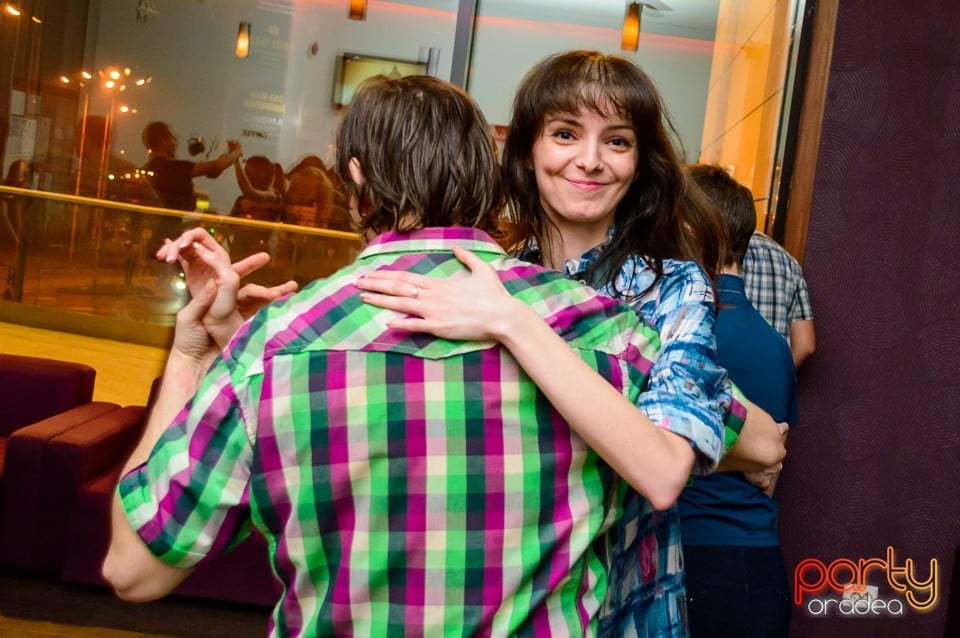 Dans şi distracţie în Blondy's Art Cafe, 