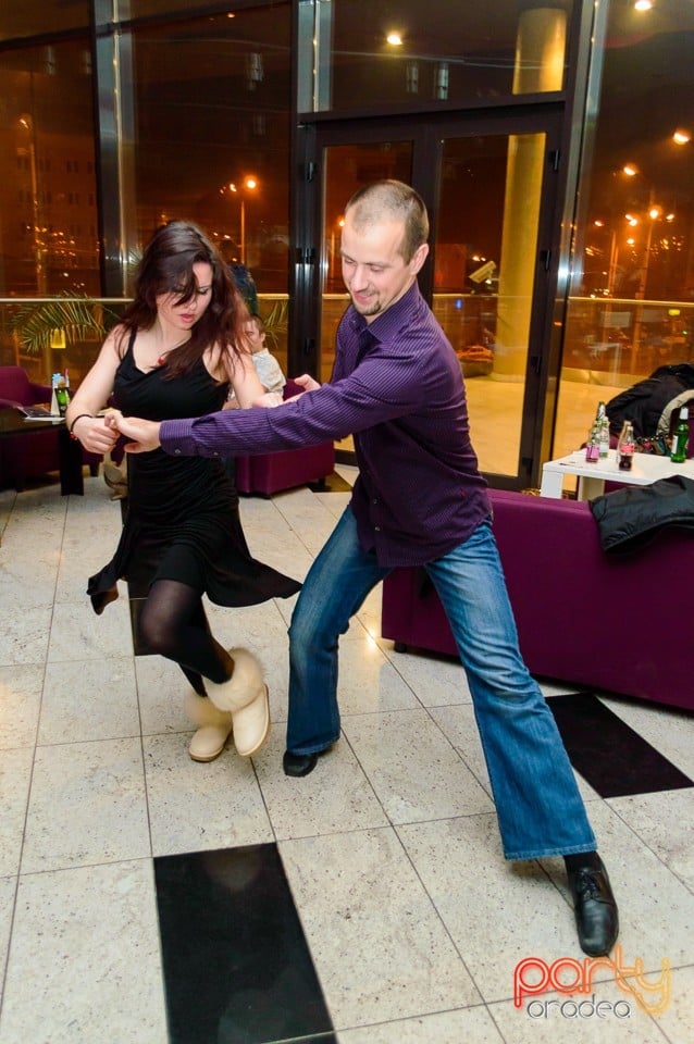 Dans şi distracţie în Blondy's Art Cafe, 