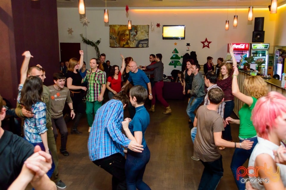 Dans şi distracţie în Blondy's Art Cafe, 