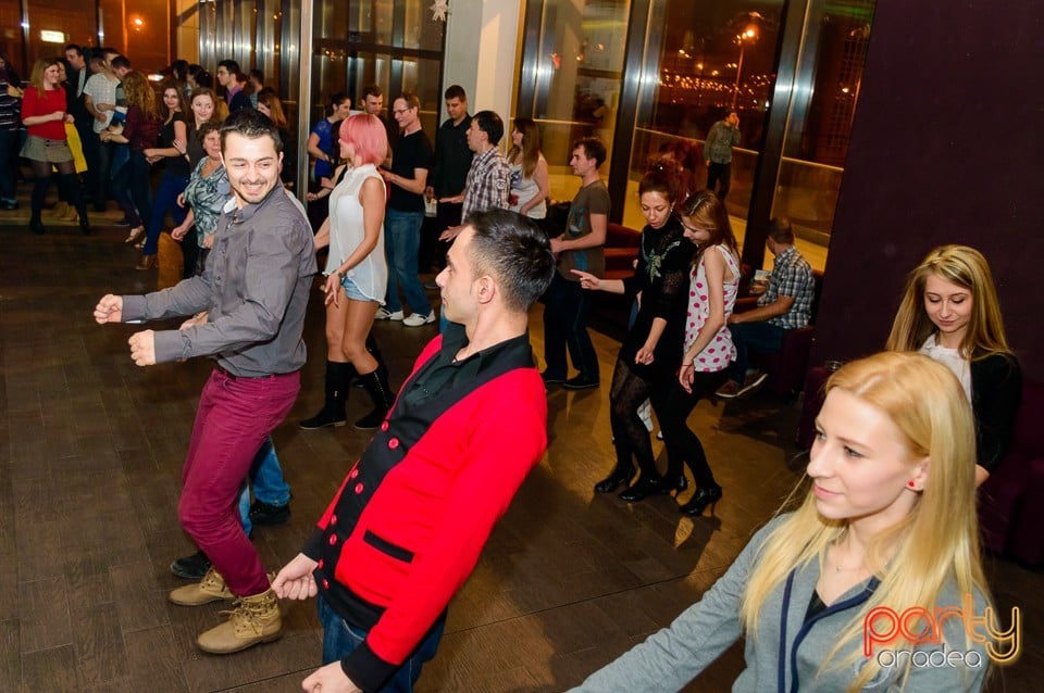 Dans şi distracţie în Blondy's Art Cafe, 