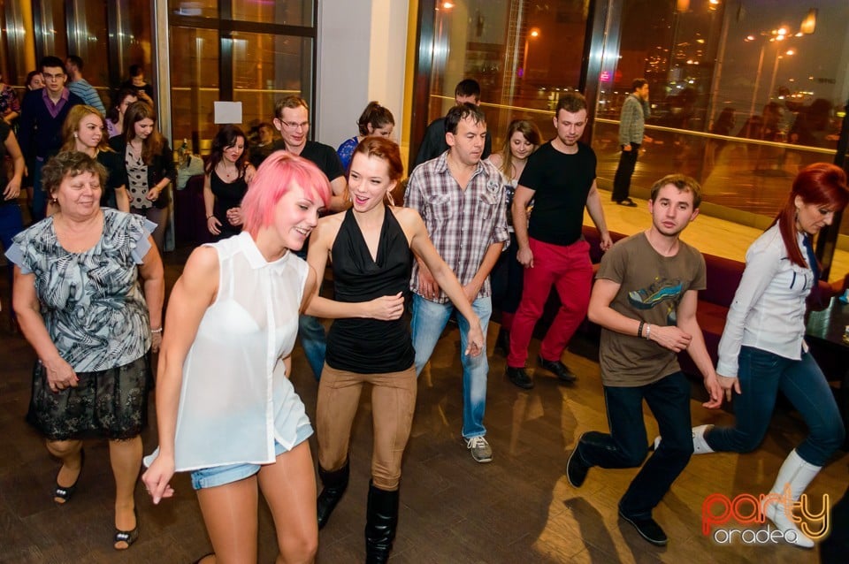 Dans şi distracţie în Blondy's Art Cafe, 