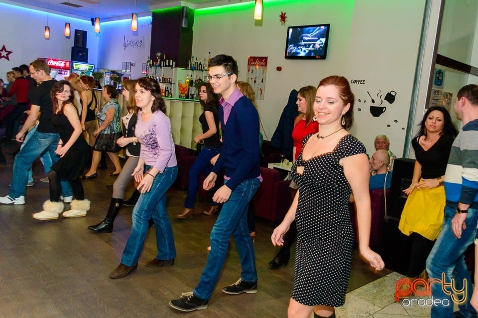 Dans şi distracţie în Blondy's Art Cafe, 