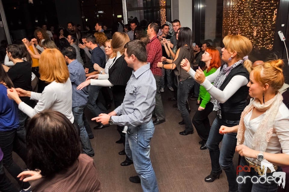 Dans şi distracţie în Blondy's Art Cafe, 