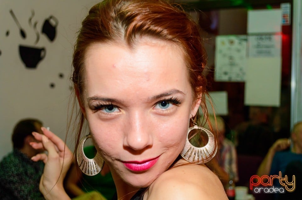 Dans şi distracţie în Blondy's Art Cafe, 