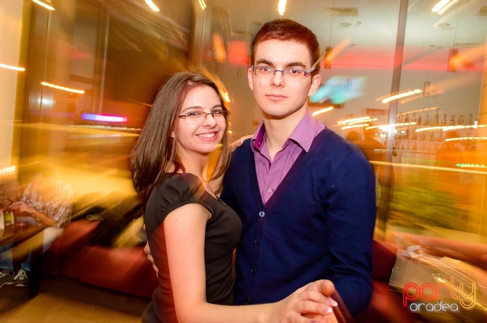 Dans şi distracţie în Blondy's Art Cafe, 