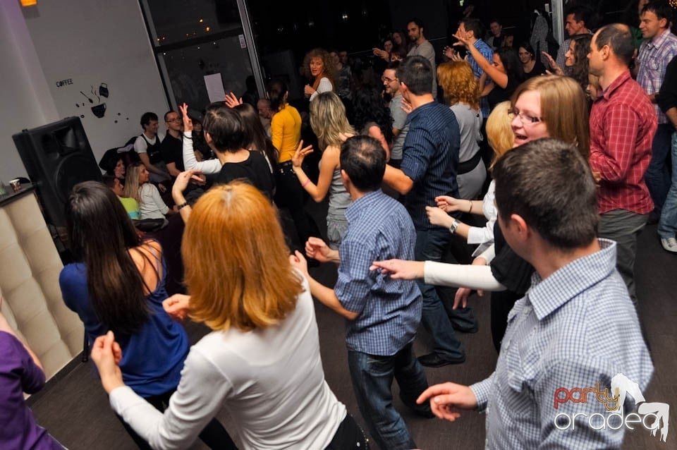 Dans şi distracţie în Blondy's Art Cafe, 