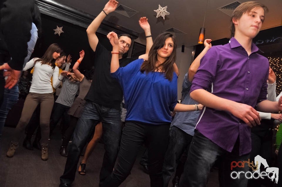 Dans şi distracţie în Blondy's Art Cafe, 