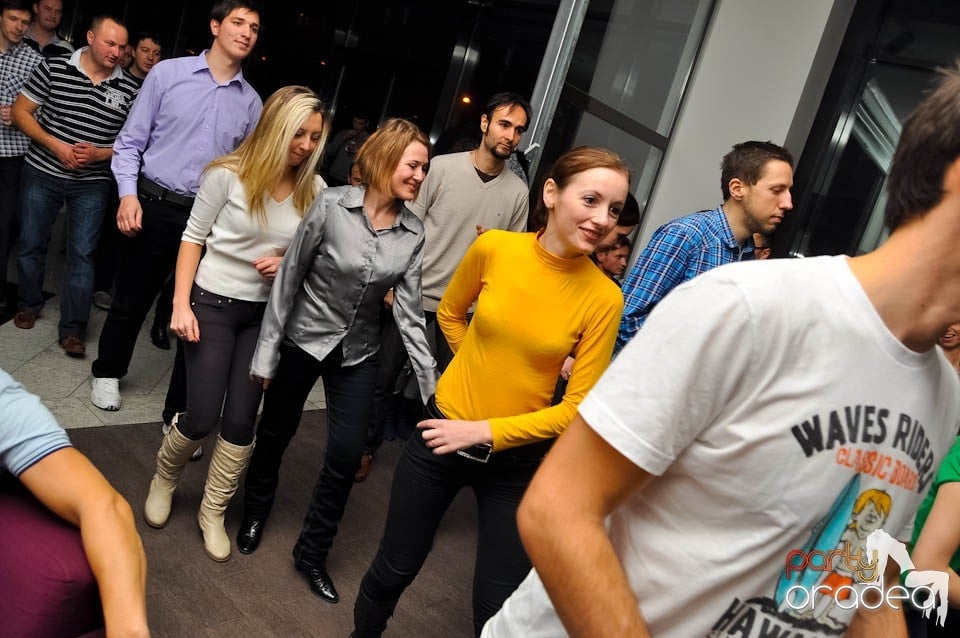 Dans şi distracţie în Blondy's Art Cafe, 