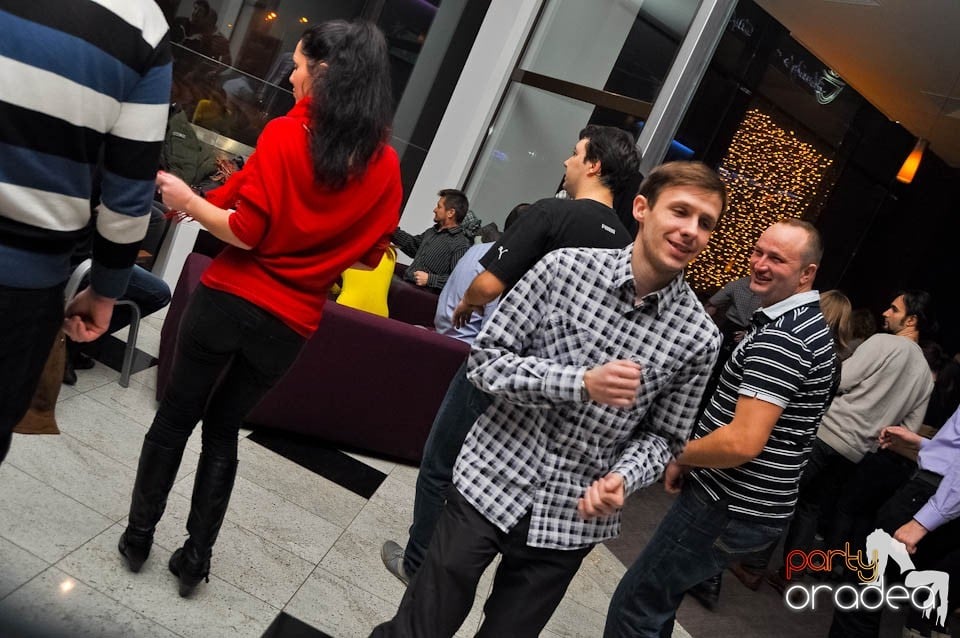 Dans şi distracţie în Blondy's Art Cafe, 