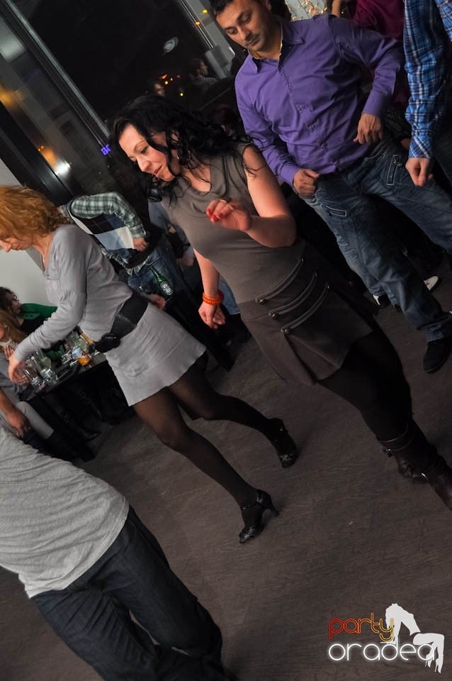 Dans şi distracţie în Blondy's Art Cafe, 