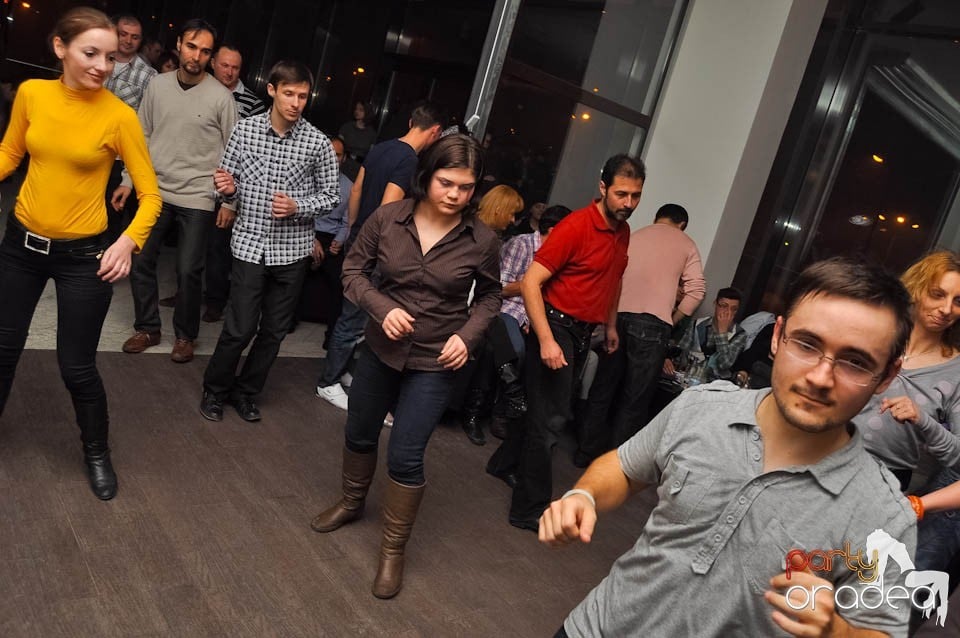 Dans şi distracţie în Blondy's Art Cafe, 