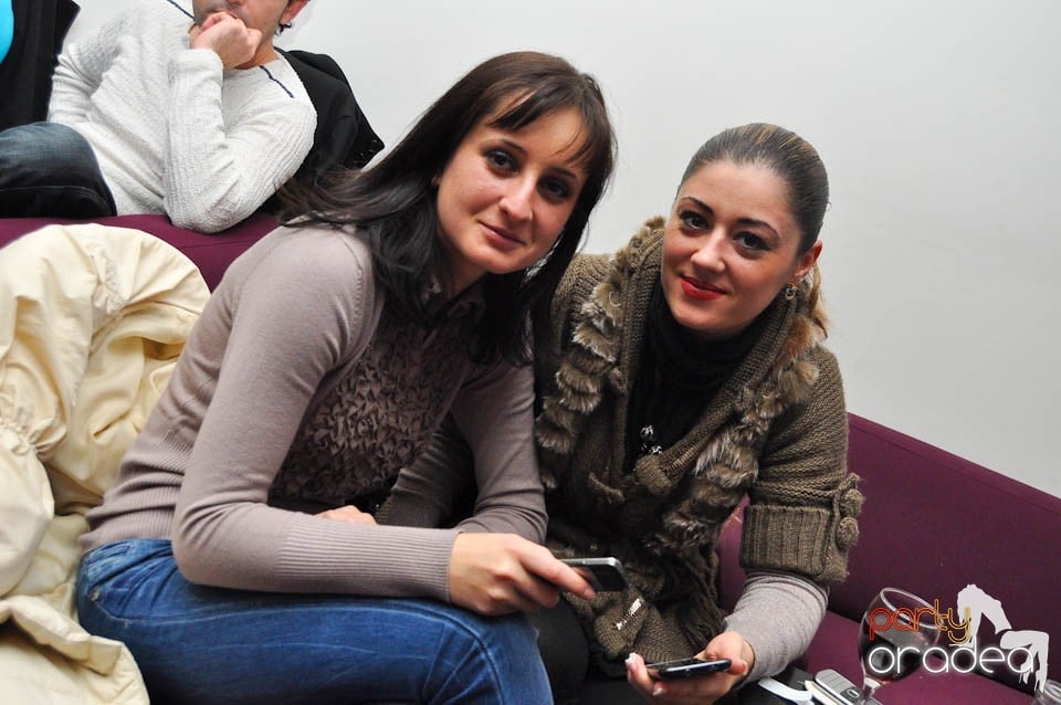 Dans şi distracţie în Blondy's Art Cafe, 