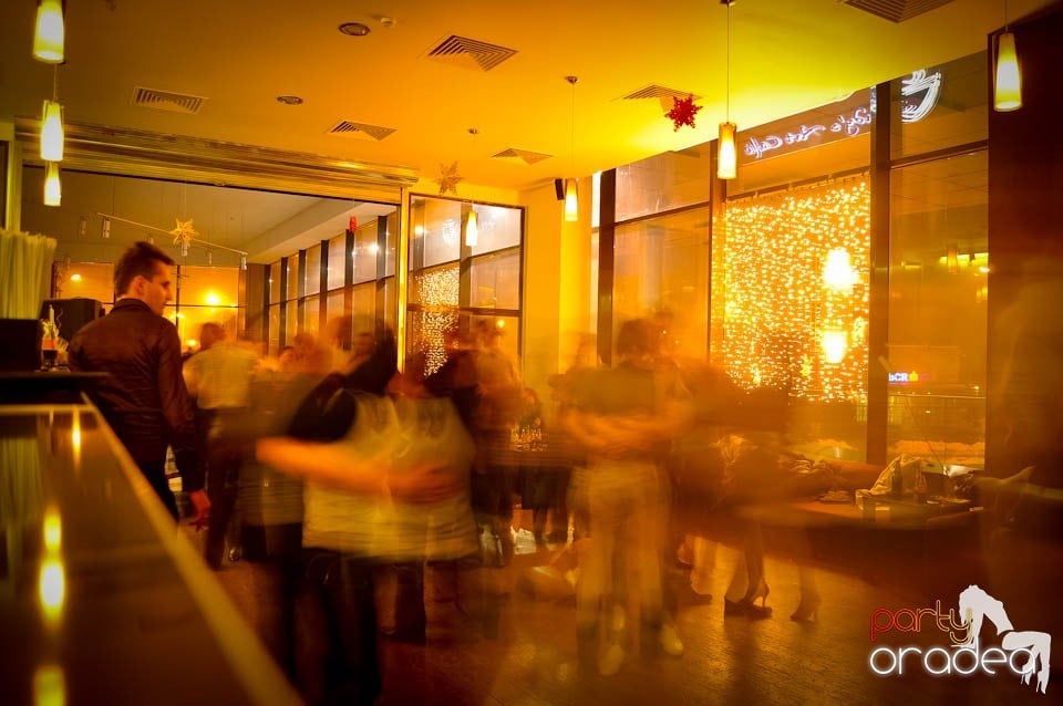 Dans şi distracţie în Blondy's Art Cafe, 