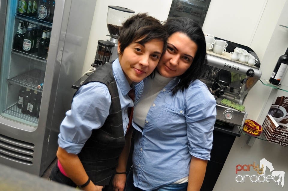 Dans şi distracţie în Blondy's Art Cafe, 