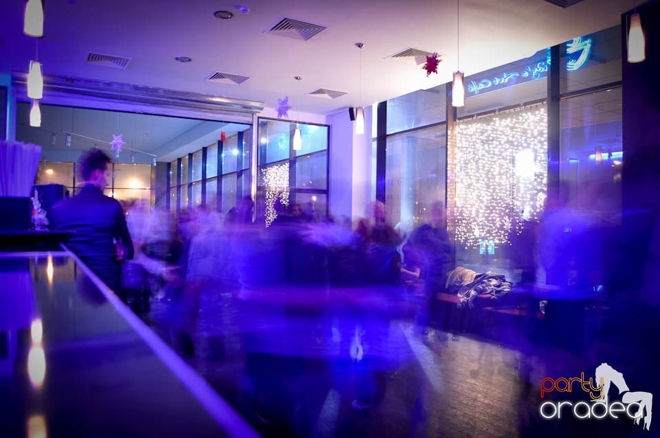 Dans şi distracţie în Blondy's Art Cafe, 