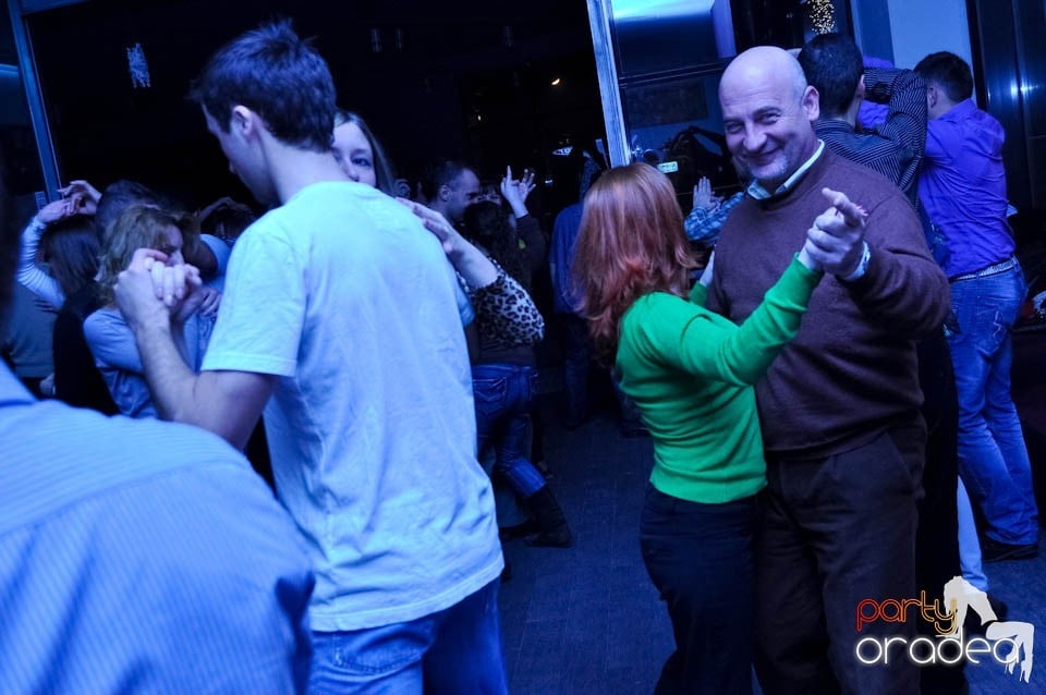 Dans şi distracţie în Blondy's Art Cafe, 