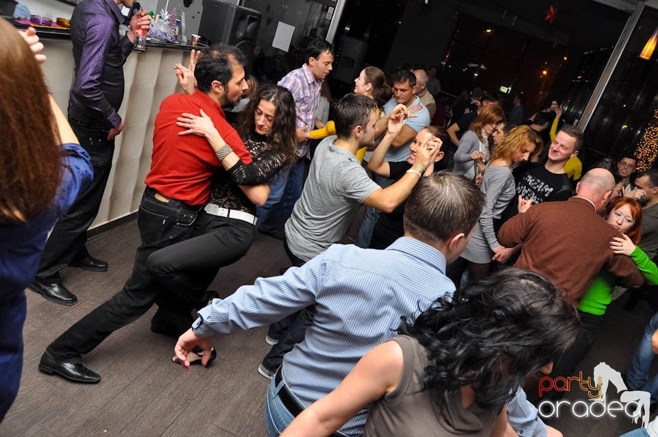 Dans şi distracţie în Blondy's Art Cafe, 