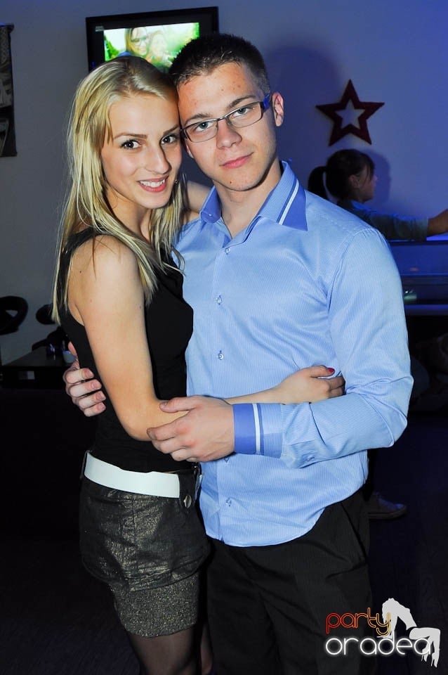 Dans şi distracţie în Blondy's, 