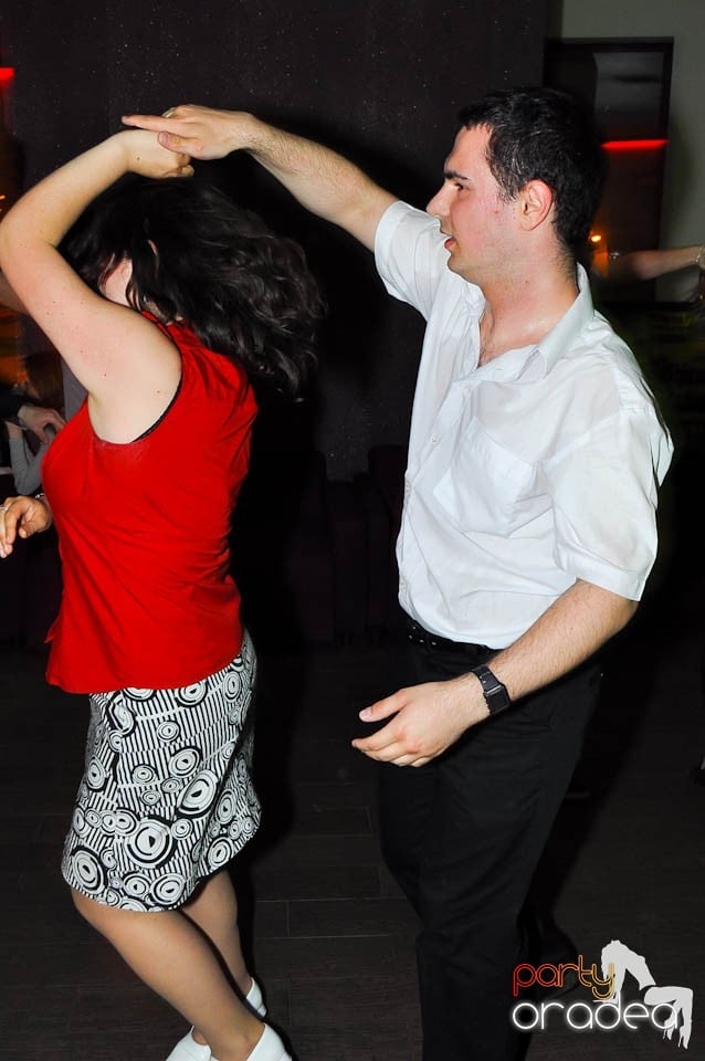 Dans şi distracţie în Blondy's, 