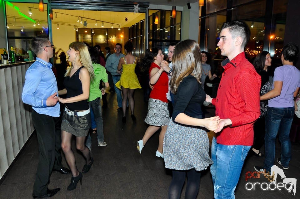 Dans şi distracţie în Blondy's, 