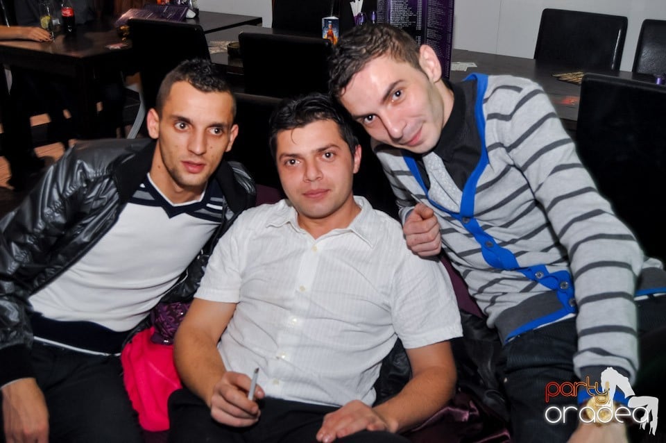 Dans şi distracţie în Blondy's,