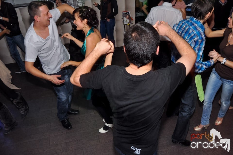 Dans şi distracţie în Blondy's,