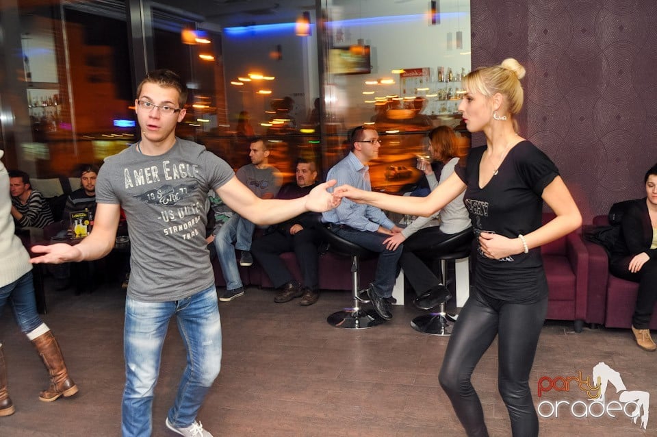 Dans şi distracţie în Blondy's,