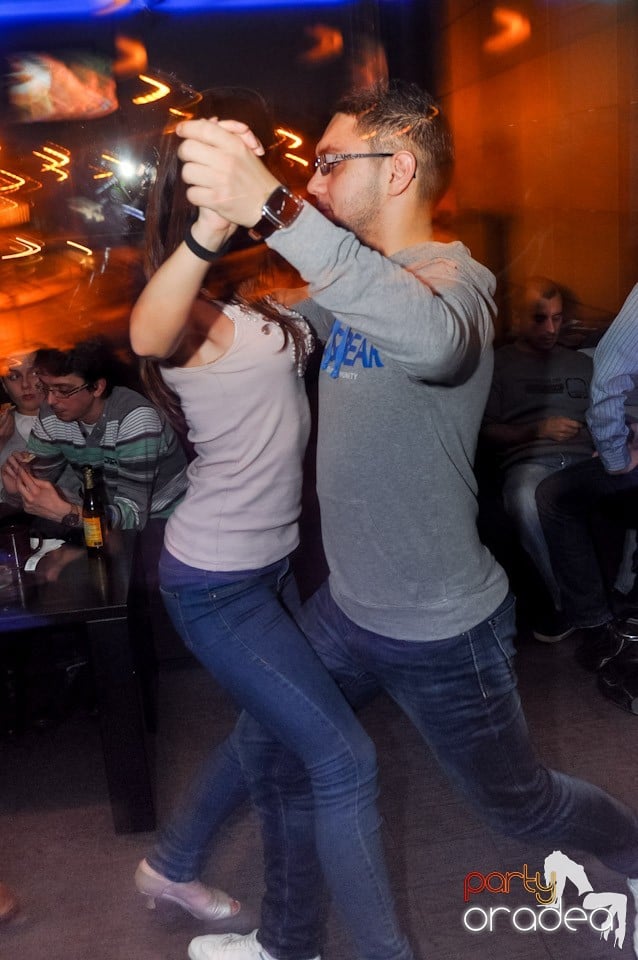 Dans şi distracţie în Blondy's,