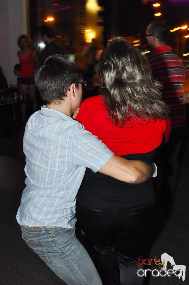 Dans şi distracţie în Blondy's, 