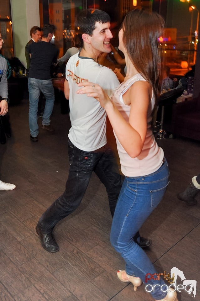 Dans şi distracţie în Blondy's, 