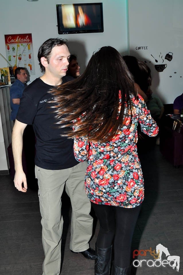 Dans şi distracţie în Blondy's, 