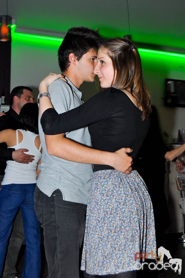 Dans şi distracţie în Blondy's, 