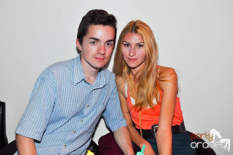 Dans şi distracţie în Blondy's, 