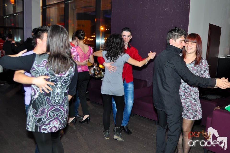 Dans şi distracţie în Blondy's, 