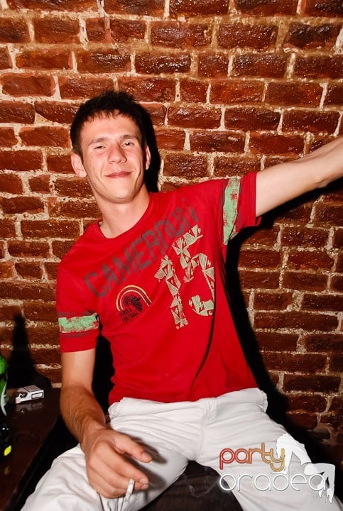 Dans şi distracţie în Club Escape, 