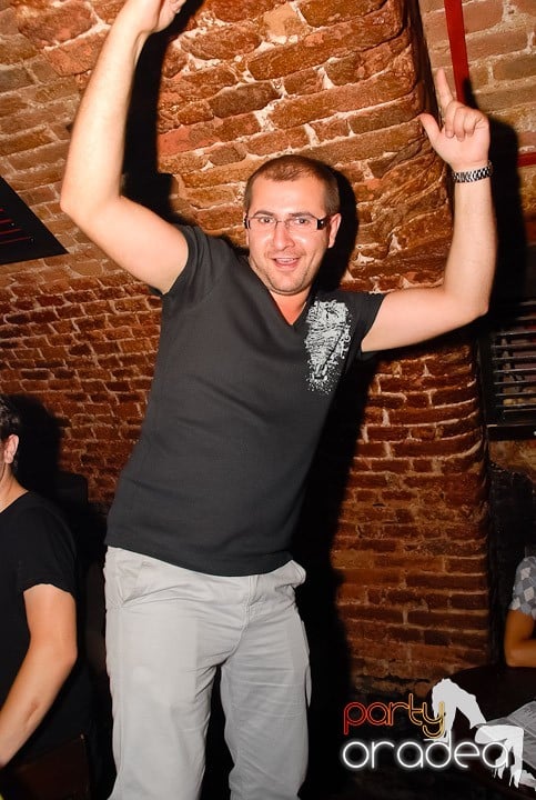 Dans şi distracţie în Club Escape, 