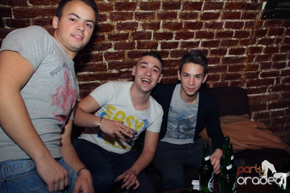 Dans şi distracţie în Club Escape,