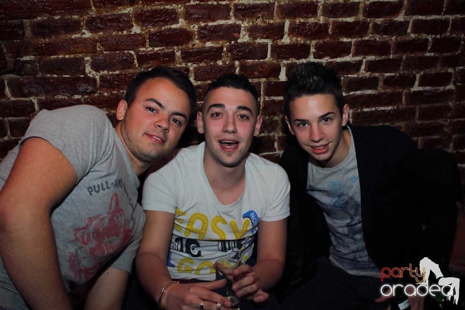 Dans şi distracţie în Club Escape,